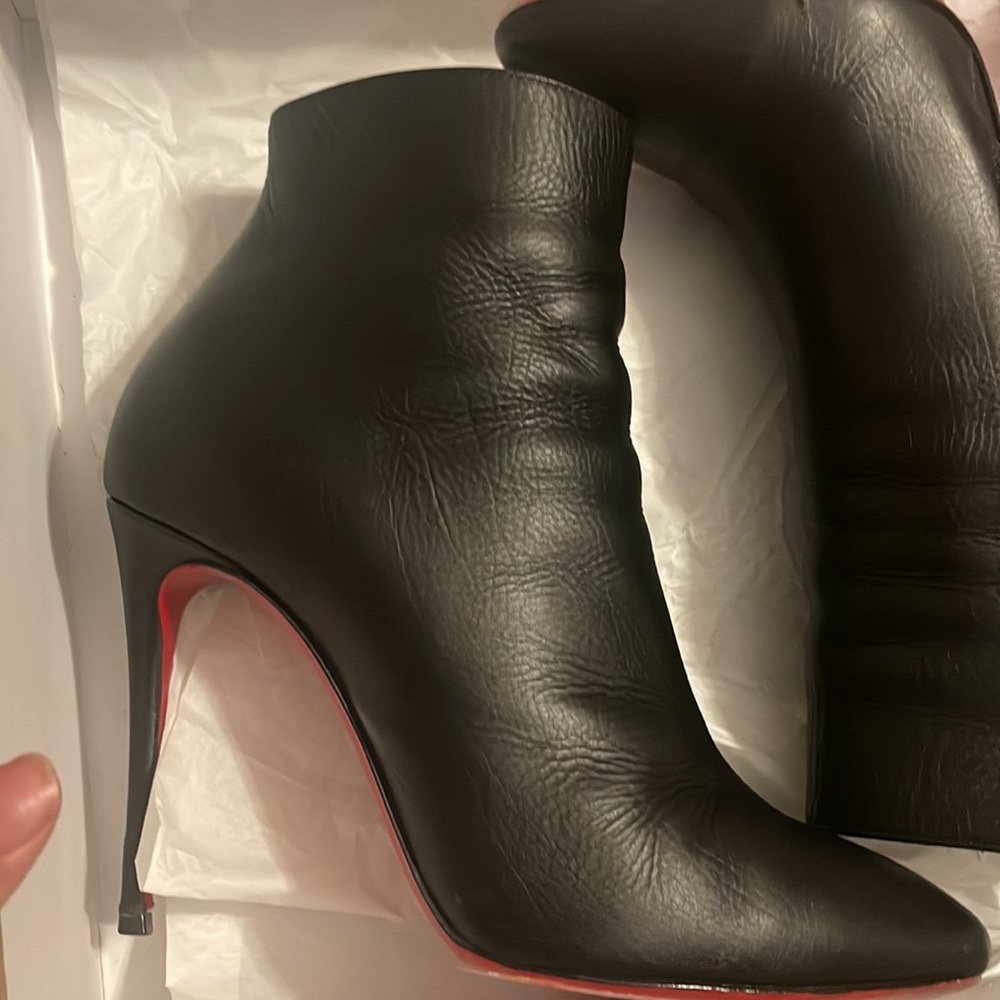Christian Louboutins Eloise booties 100 black